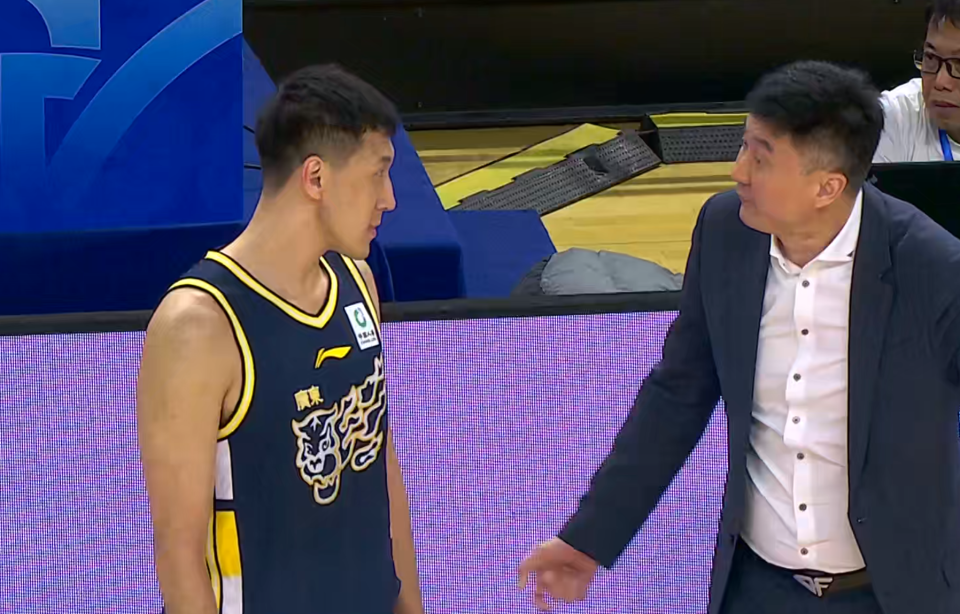 广东男篮为何输山西队？杜锋获超级外援，徐杰表现能否打动郭士强