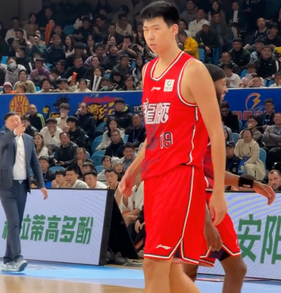 战旧主打得很卖力！徐昕6中6得到14分7篮板 杜锋一度多次搞针对