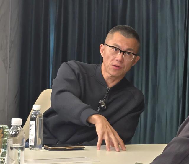 知名车评人陈震被全网多平台禁言，此前开劳斯莱斯闪灵出车祸被通报