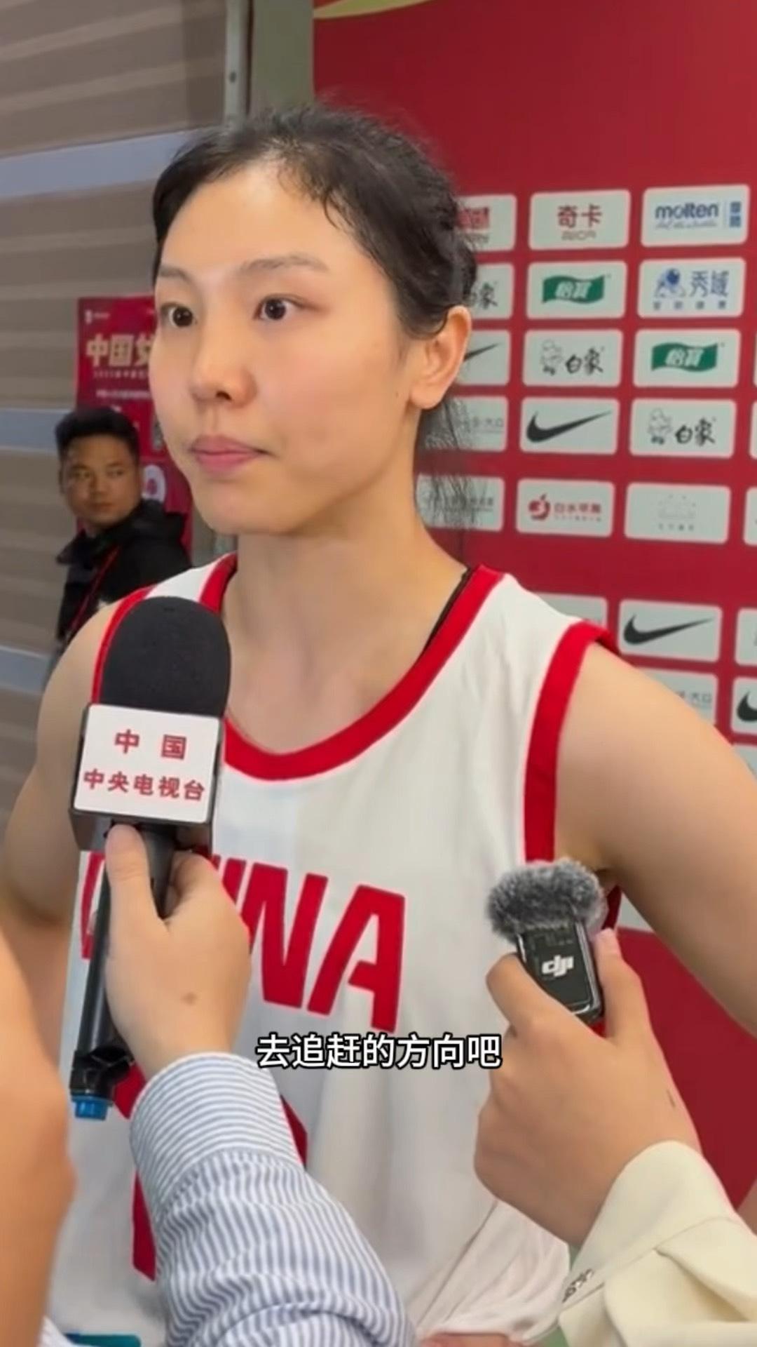 官宣！中国女篮大名单出炉！王思雨杨舒予无缘，宫鲁鸣要大改革