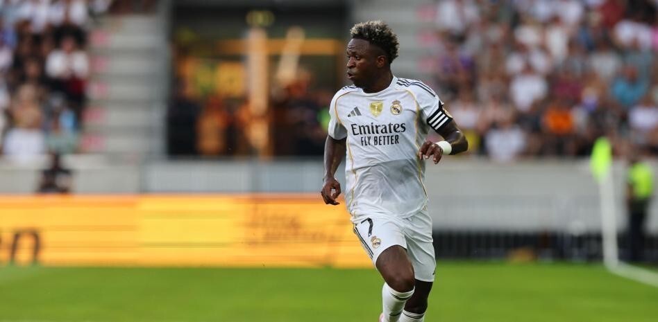 西甲报告显示，毕包主场球迷多次喊骂维尼修斯、阿森西奥口号