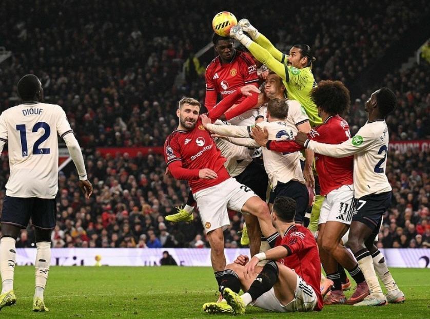 足坛一夜动态！拉齐奥复仇AC米兰晋级意杯八强，曼联错失复仇良机