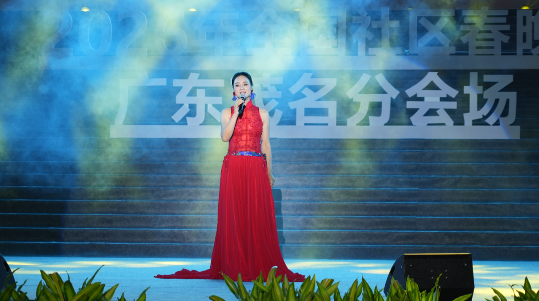 独唱《左手指月》