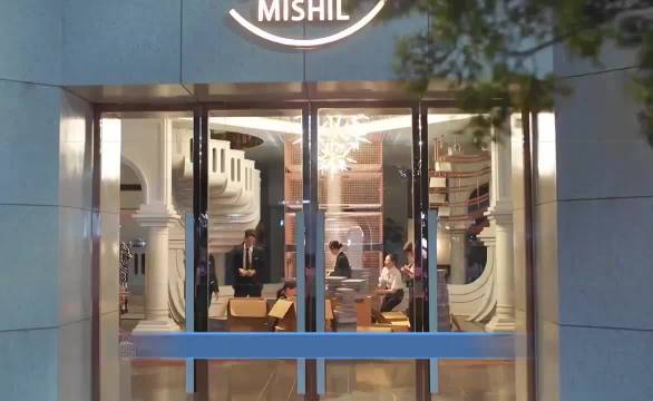 王曼妮晋升副店长落空