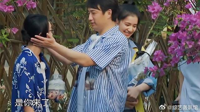 黄磊看到周迅，直接捧起迅姐脸蛋蹦出一句话！