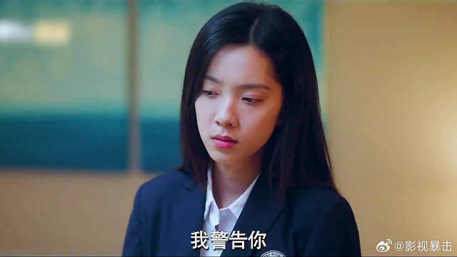 异父异母的哥哥帮妹妹去开家长会，不料竟撞到了妹妹的亲妈