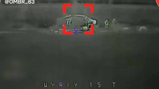 乌军摧毁俄军多辆装甲车及越野车，普京提出停火条件