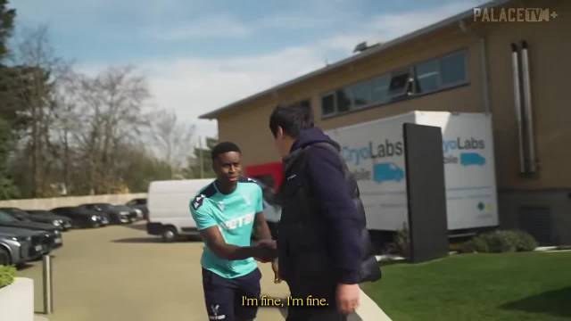 56岁范志毅直播颠球30个，技术依旧娴熟引网友赞叹