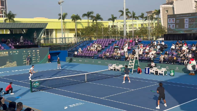 中国女子网球名宿李娜参加澳门中网巡名人表演赛