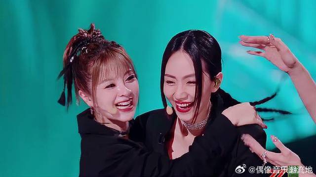 刘惜君：我超温柔，蔡少芬：我是没法控制的大美，无价之宝！