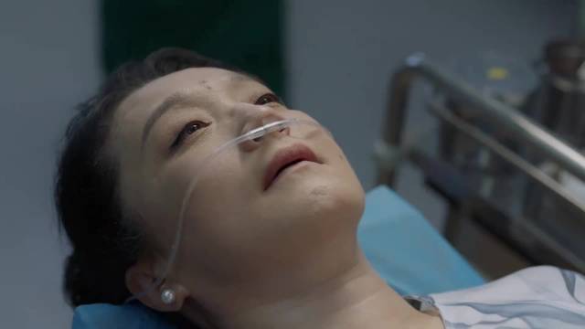 单亲妈妈被职场绿茶欺负，霸总前男友出面为她撑腰