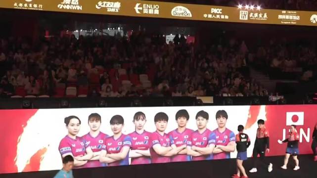 国乒对阵日本队球员迅速出场，张本智和名字被正确播报