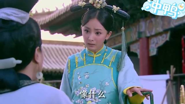 女孩一个手势暴露自己身份，没想到婆婆竟然也是现代！