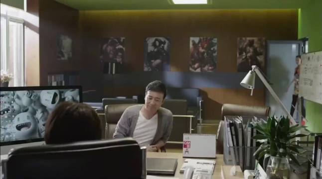 女总裁不知下属和大叔是父女关系，结果越聊越尴尬