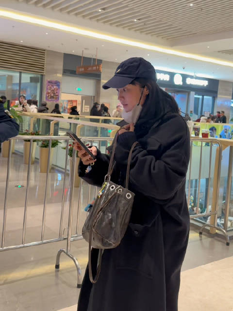 阿白今日首映礼上班路透