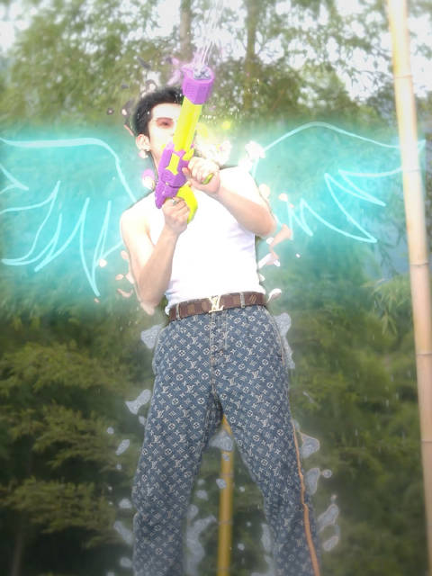 王鹤棣黑夜告白花絮曝光，湖边迪斯科引粉丝期待