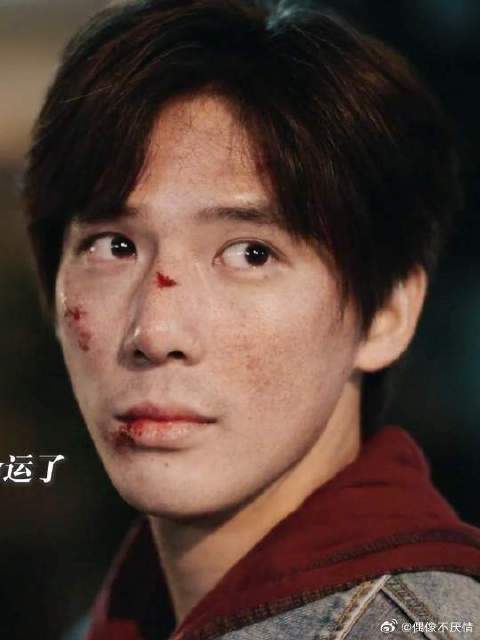 收留了当年可怜的他，没想到他是警察