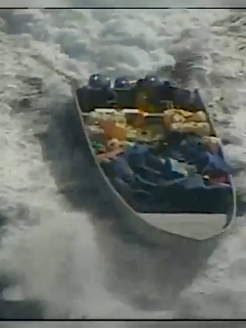 海岸警卫队狙击手击毁运毒船缴获2万磅可卡因