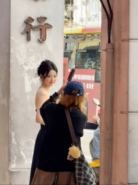 澳门偶遇徐若晗 换了一套造型！