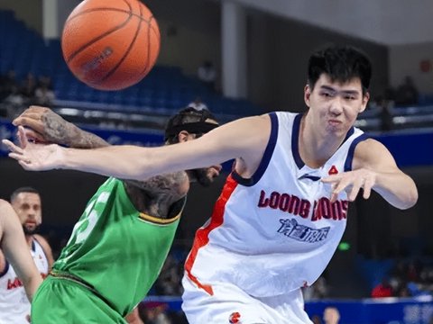 徐昕对辽宁暴走采访：对莫兰德对抗足，防守体系缓解体能，会策应