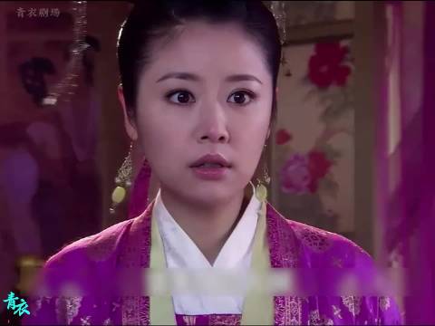 父子四人竟同时喜欢上一个刚入宫的秀女，只因她和皇上已故的宠妃张的一摸一样