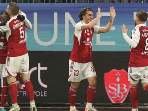 十人应战的布雷斯特顽强战胜摩纳哥，升至法甲联赛上半区