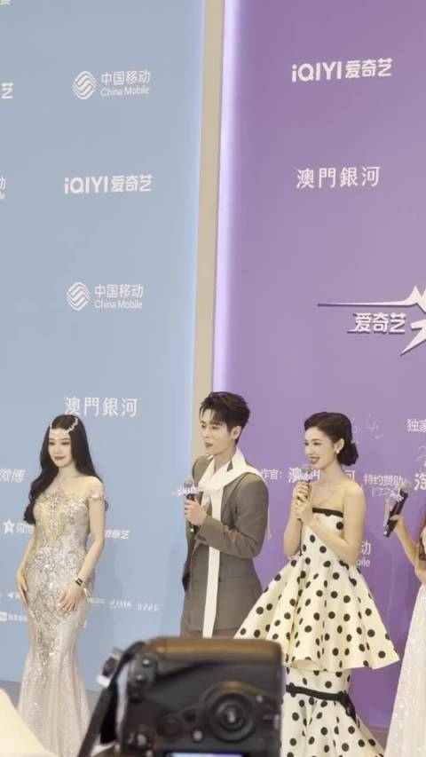 丞磊、林允、王鹤润一起走红毯！丞磊生图状态太好了吧，颜值就是这么能打！