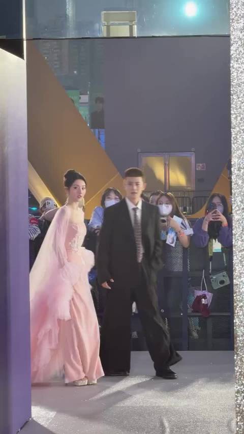 《无忧渡》任嘉伦&宋祖儿爱奇艺尖叫之夜红毯！