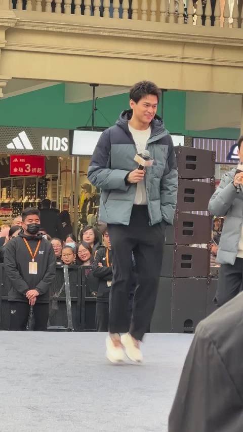 『8726』 20251206 361°线下见面会·西安 表演一个海洋生物上岸 cr李李