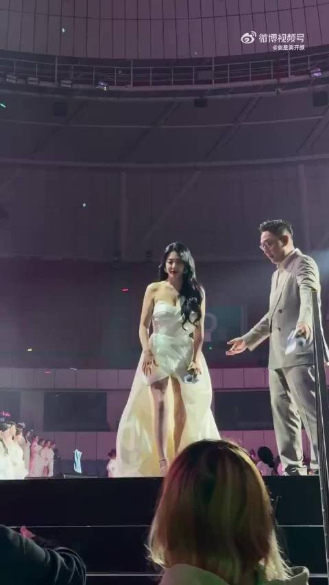 张雨绮上身丰腴下身纤细