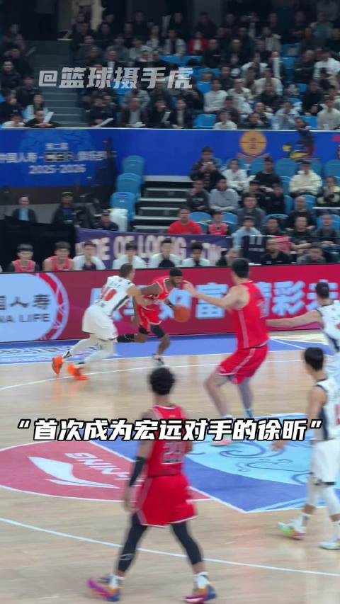 “文班亚昕首次面对广东队”