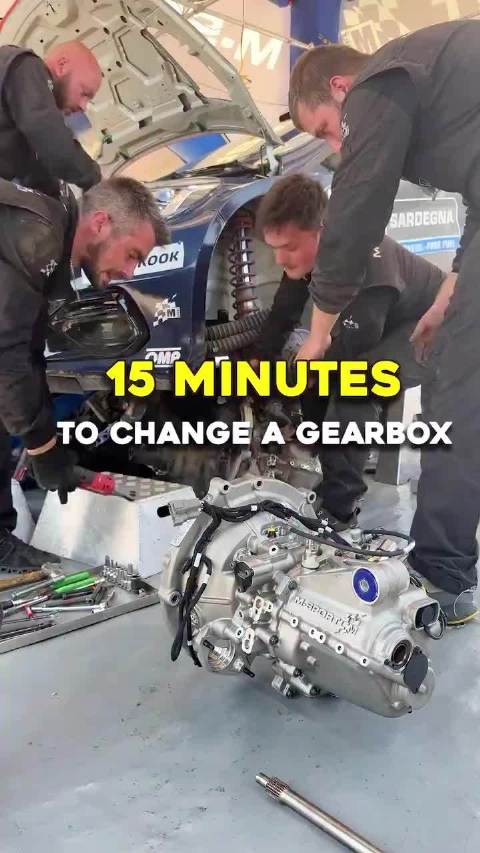 WRC拉力赛福特团队，机械师15分钟给赛车换一台变速箱！
