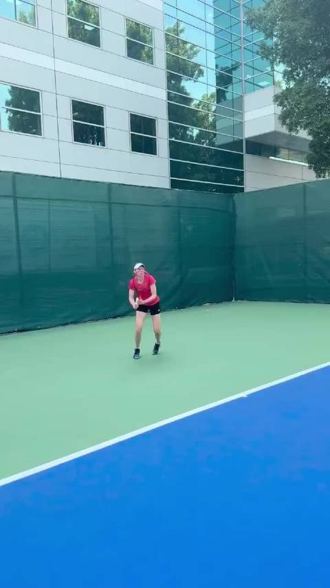 莱巴金娜重返训练场，将参加深圳网球对抗赛