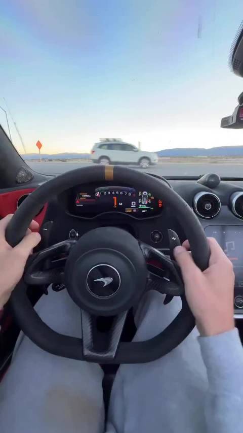 迈凯伦570S轻量化设计展现纯粹跑车灵魂