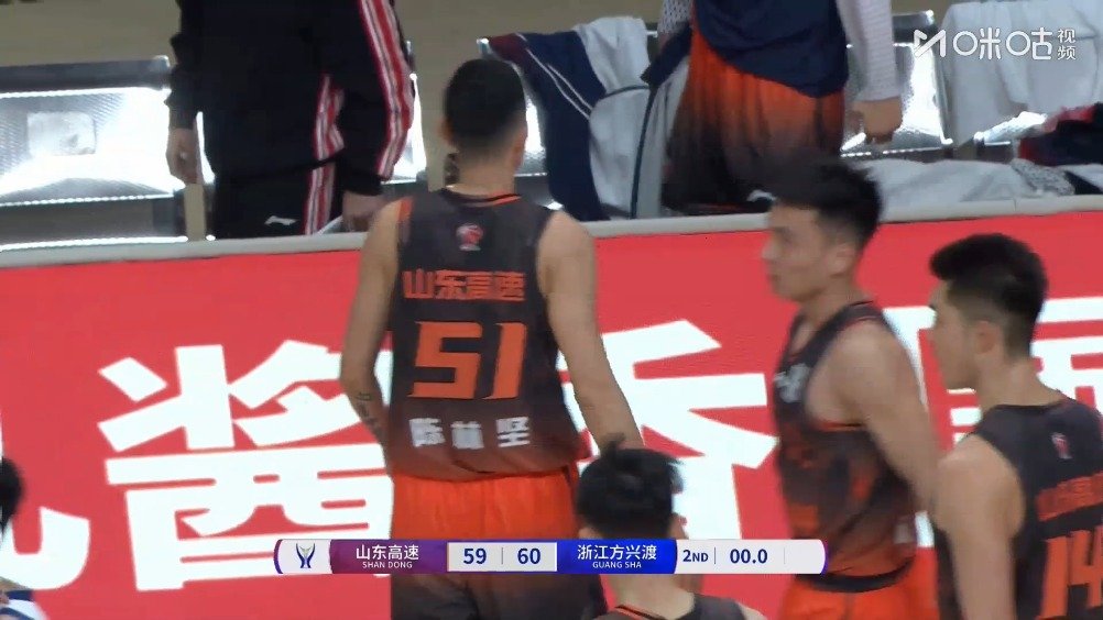 广厦106-102力克山东，布朗29分胡金秋17分