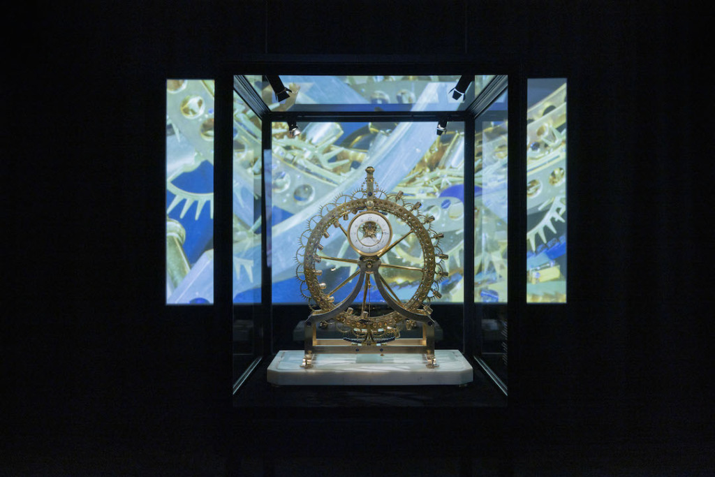 展览现场展出的神秘钟