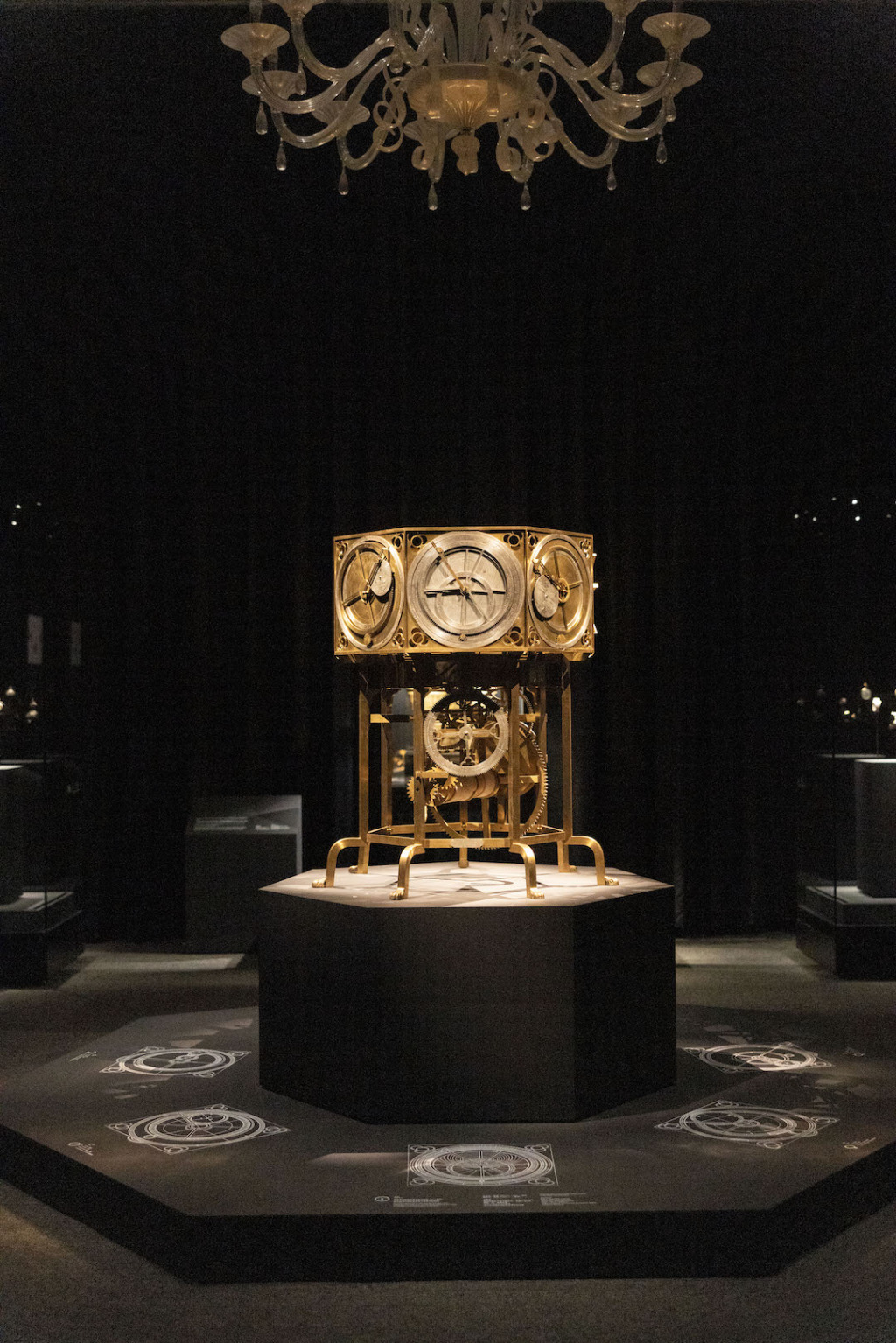 展览现场 展出的天象仪，原创于1365至1380年 复原于1985年  拉绍德封国际钟表博物馆藏