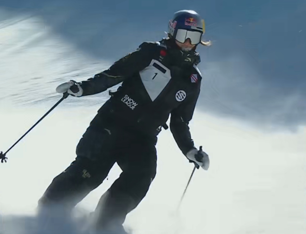 谷爱凌在比赛中。