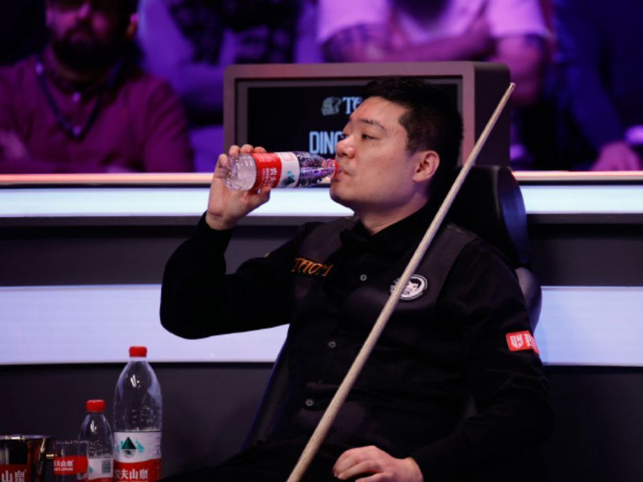 全场失误不断！38岁丁俊晖惨遭6连鞭：2-6输世界第1 遭对手4连杀