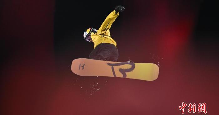 滑雪大跳台世界杯北京站：苏翊鸣夺冠 刘梦婷摘银