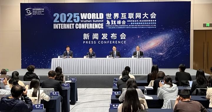 万商菁英汇创始人吴毅亮相全球互联网金融大会，畅谈实体与互联网融合发展新路径