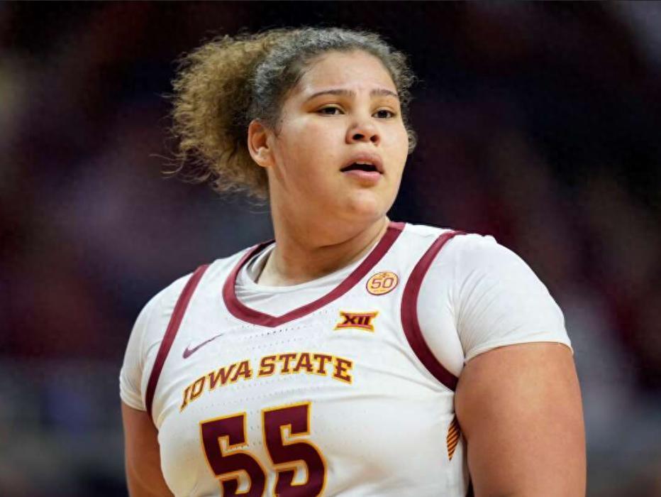 “女版奥尼尔”威风八面 克鲁克斯单场NCAA比赛狂砍47分