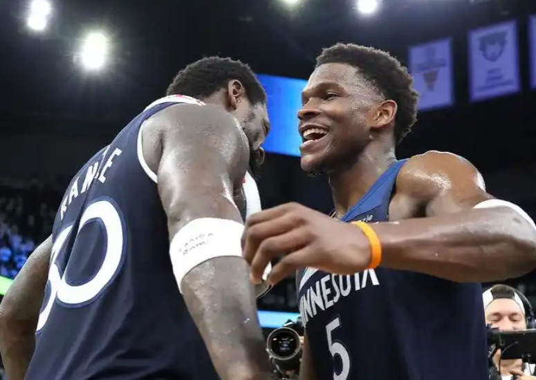 沃克离队后，兰德尔的正反效应如何了？