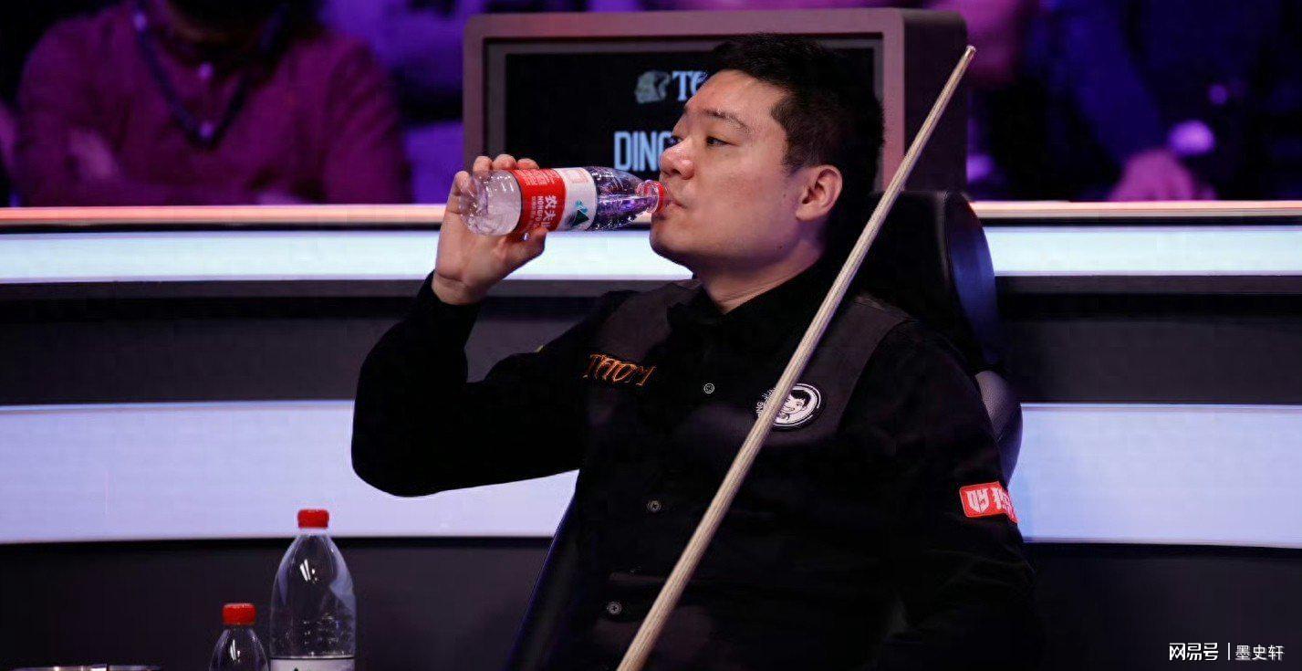 庞俊旭精神折服对手，丁俊晖4次失误无缘英锦赛4强