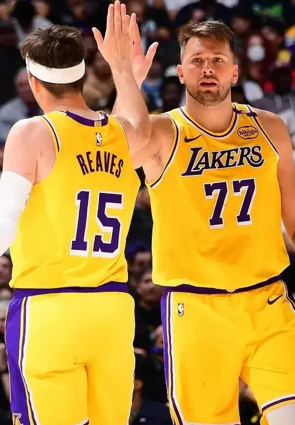 阿克伦天选之子：里夫斯已超巅峰科比，湖人不夺冠詹姆斯不如孙悦