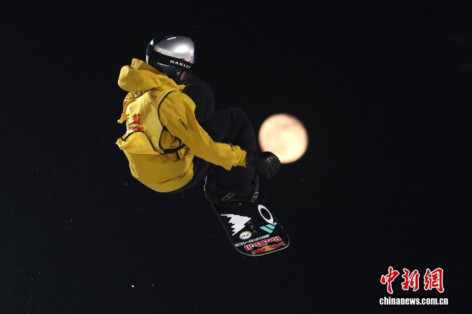 苏翊鸣夺滑雪大跳台世界杯北京站单板滑雪金牌