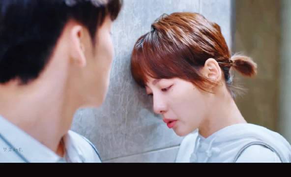 得知女神得病，小伙一个动作轻松抱得女神归， 电视剧《小丈夫》