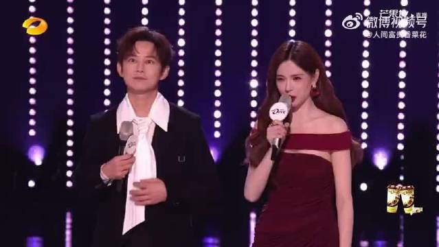 沈梦辰红裙港风亮相声鸣远扬直播，谐音梗热梗频出