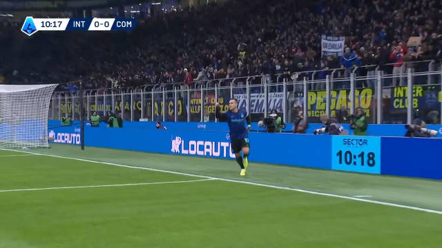 第11分钟，劳塔罗抢点破门，国际米兰1-0科莫！