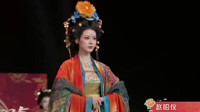 赵昭仪国风造型亮相反差萌引热议